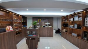 Số 8 Kim Mã – Địa chỉ mua bán và sửa chữa đồng hồ chuyên nghiệp 3 Khu vực tầng 1 nhận sửa chữa bảo dưỡng đồng hồ, thay dây da đồng hồ, hộp xoay đồng hồ
